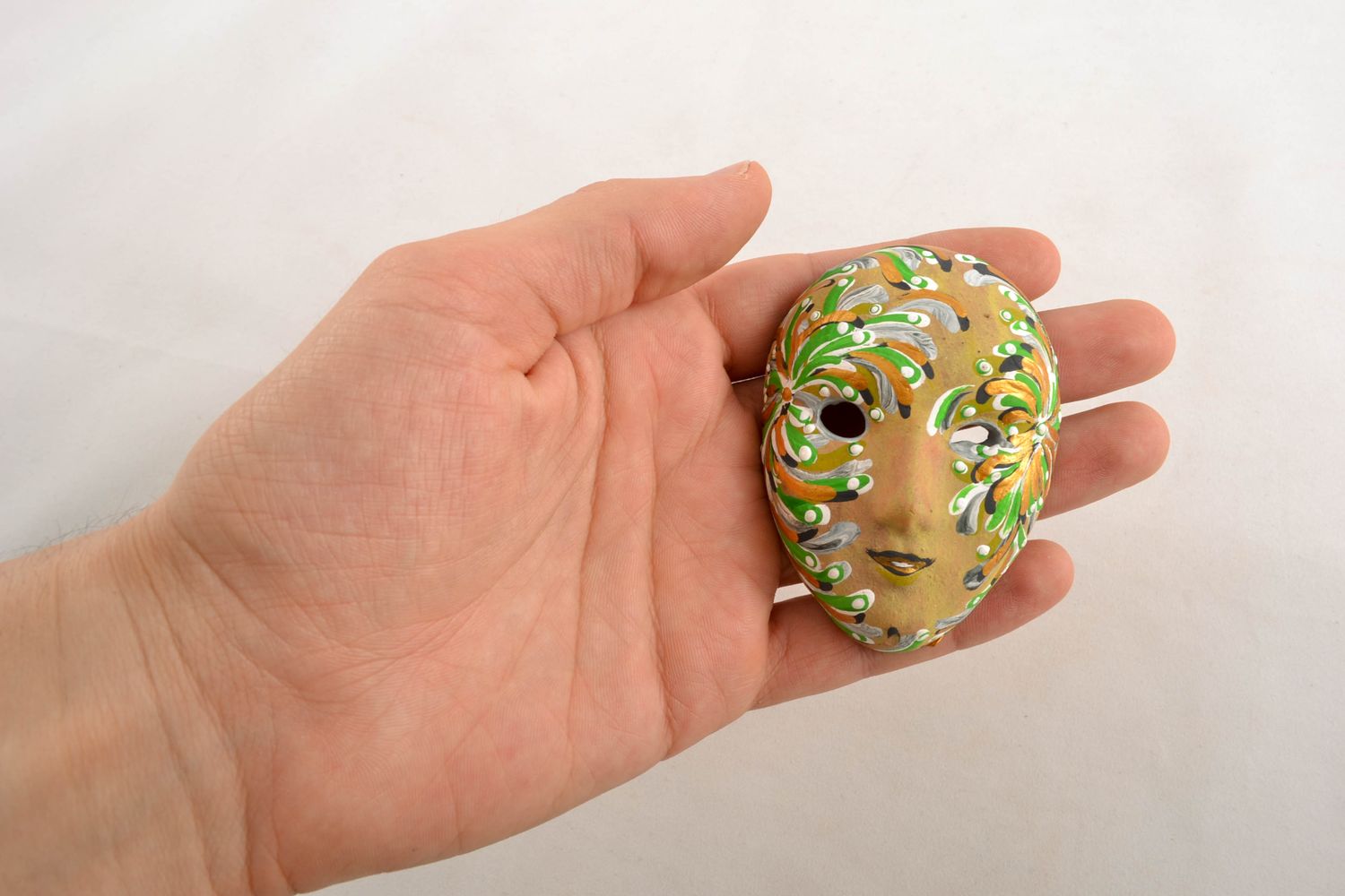 Painted Venetian mask magnet photo 1