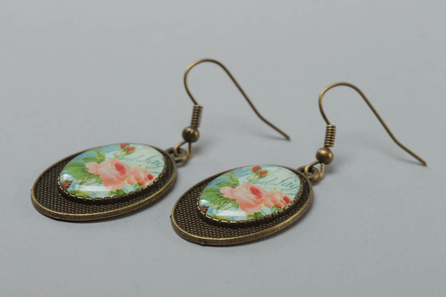 Ovale stilvolle Vintage Ohrringe mit Anhängern aus Kaltglasur handmade für Damen foto 3