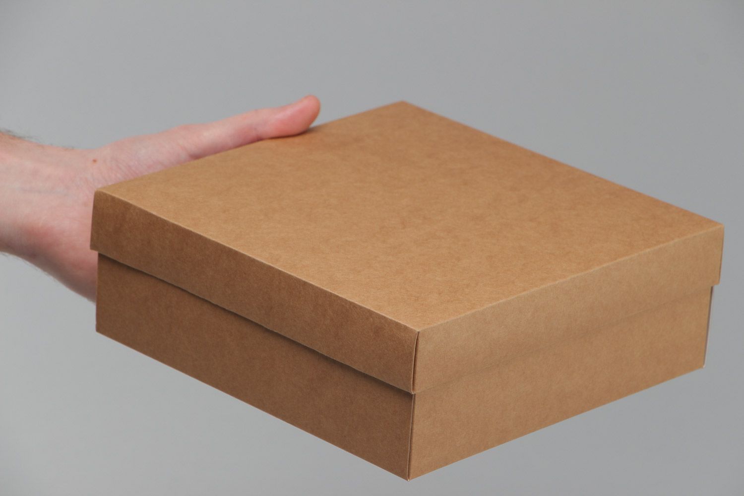 Коричневая картонная коробка для подарков ручной работы авторская универсальная фото 5