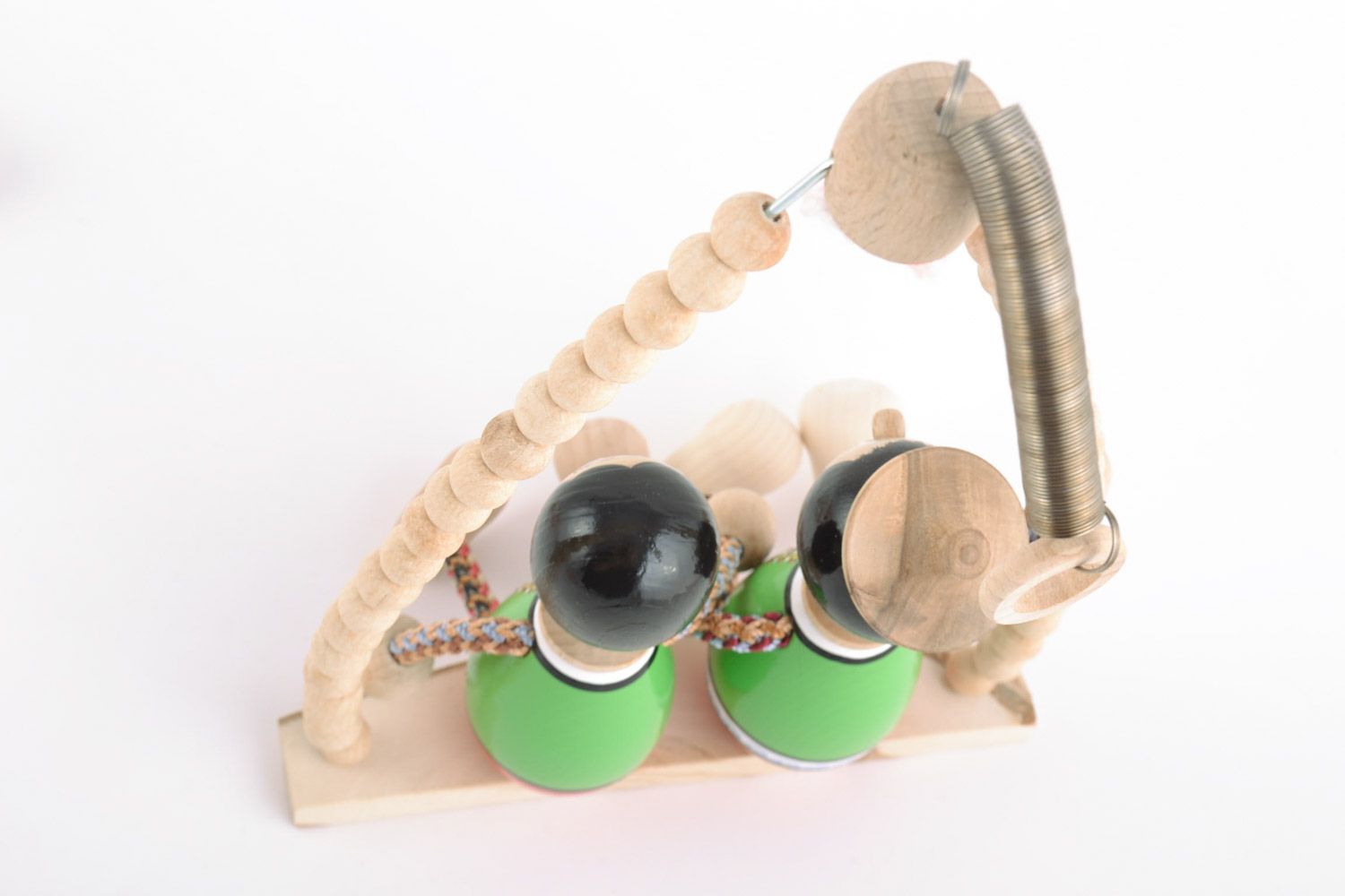 Детская игрушка на пружинке ручной работы из дерева расписанная эко красками фото 4