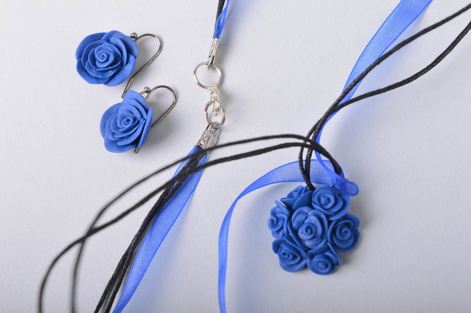 Набор украшений из холодного фарфора серьги и подвеска с цветами синие хендмейд фото 5