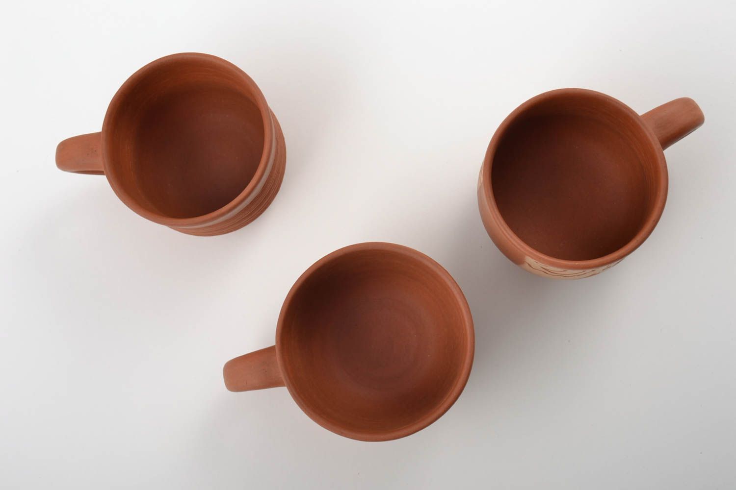 Conjunto de tazas de cerámica pintadas con engobes hechas a mano 3 piezas foto 3