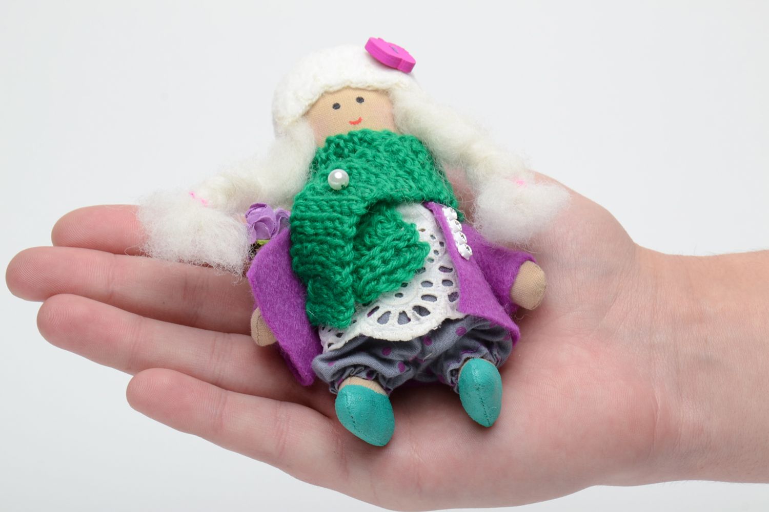 Poupée molle décorative faite main Fille en hiver photo 5