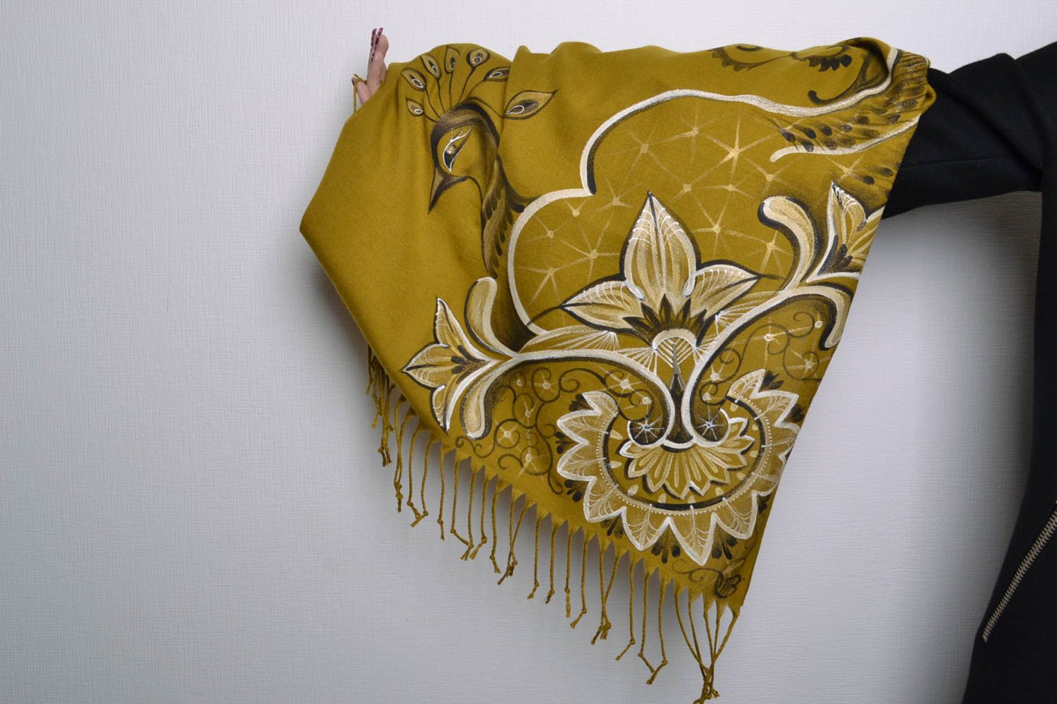 Warm cashmere scarf with painting of mustard color photo 5