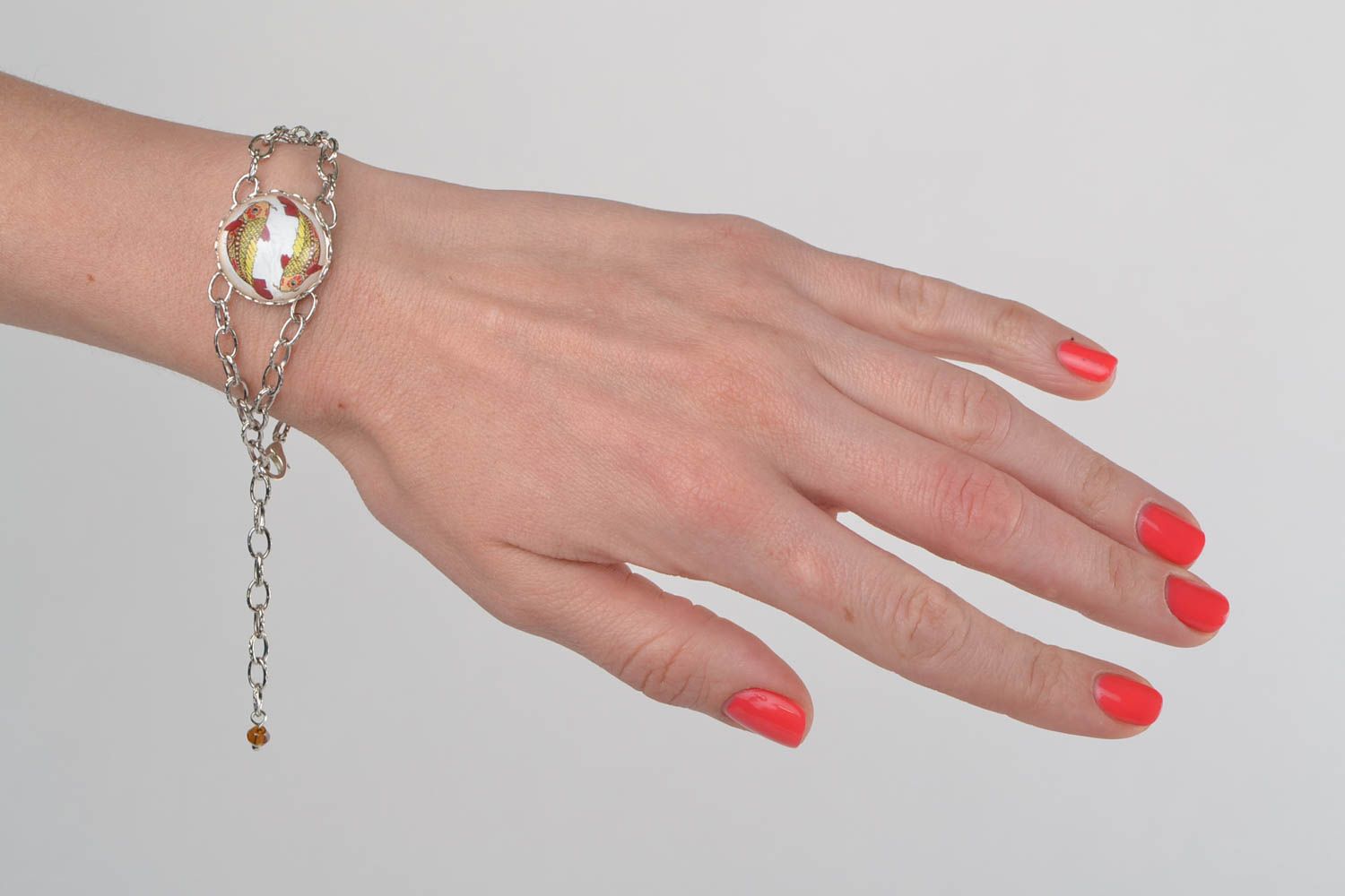 Bracelet chaîne métallique avec verre fait main original réglable Poissons photo 1