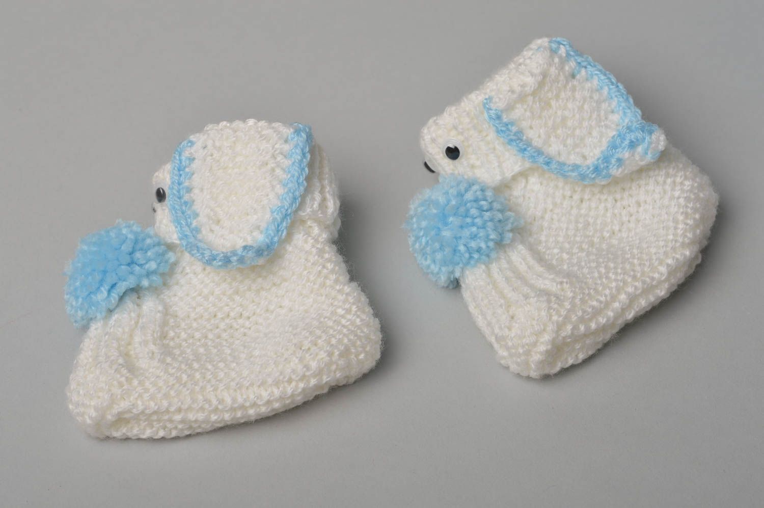 Chaussons tricotés fait main Accessoire bébé blanc bleu ciel Cadeau enfant photo 1
