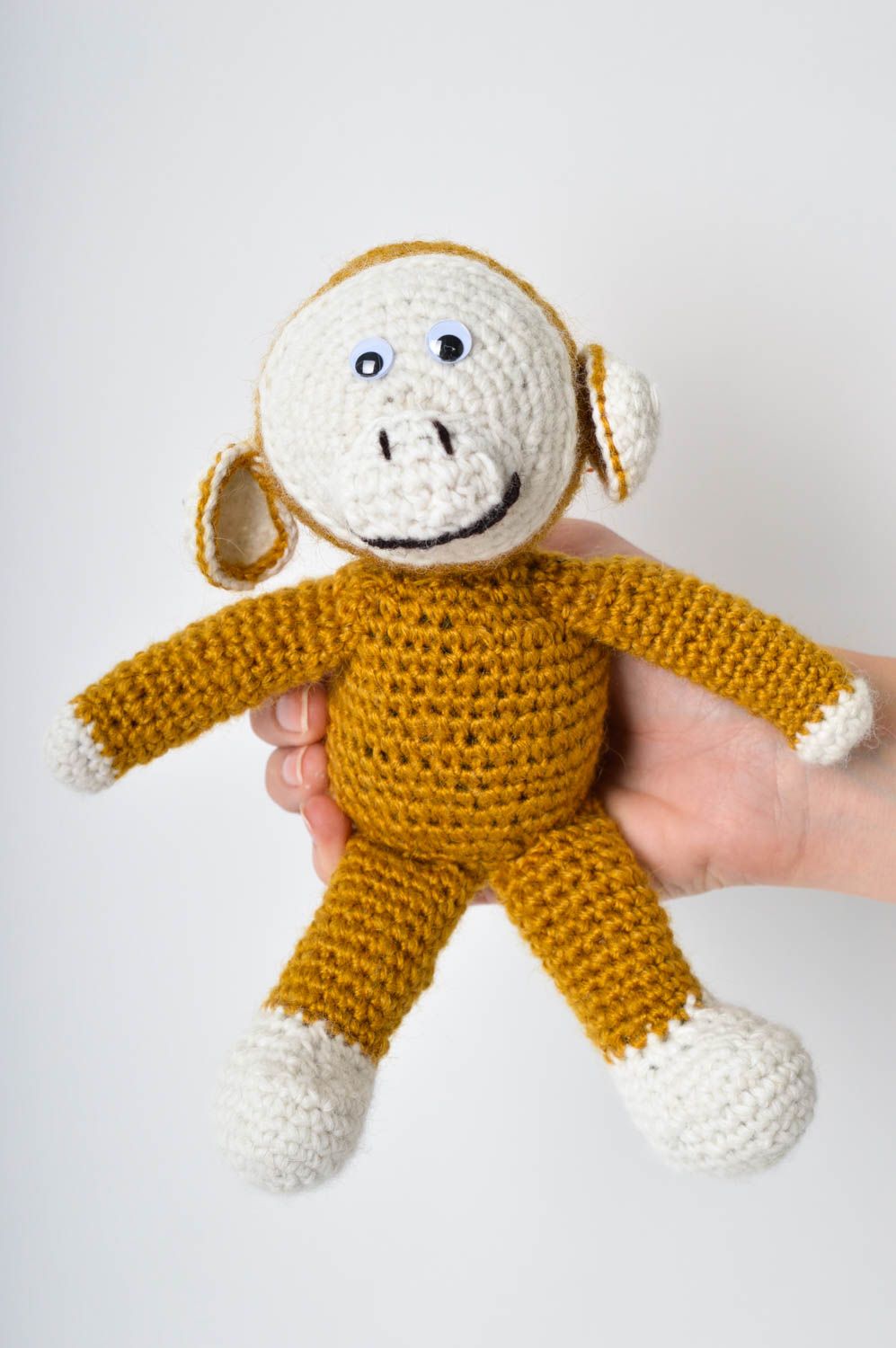 Peluche singe fait main Doudou singe Cadeau enfant design laine au crochet photo 5