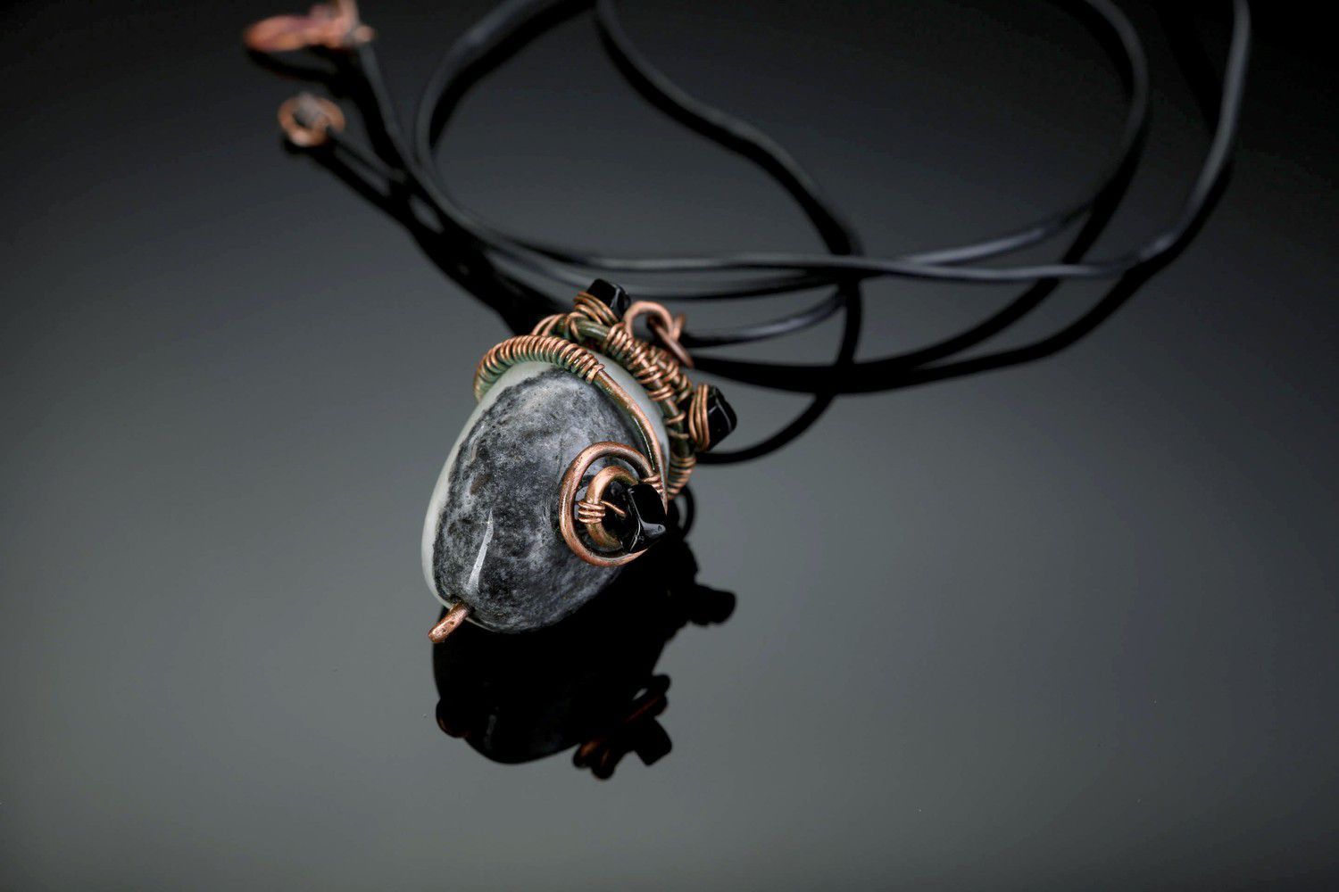 Pendant made of natural stone photo 4