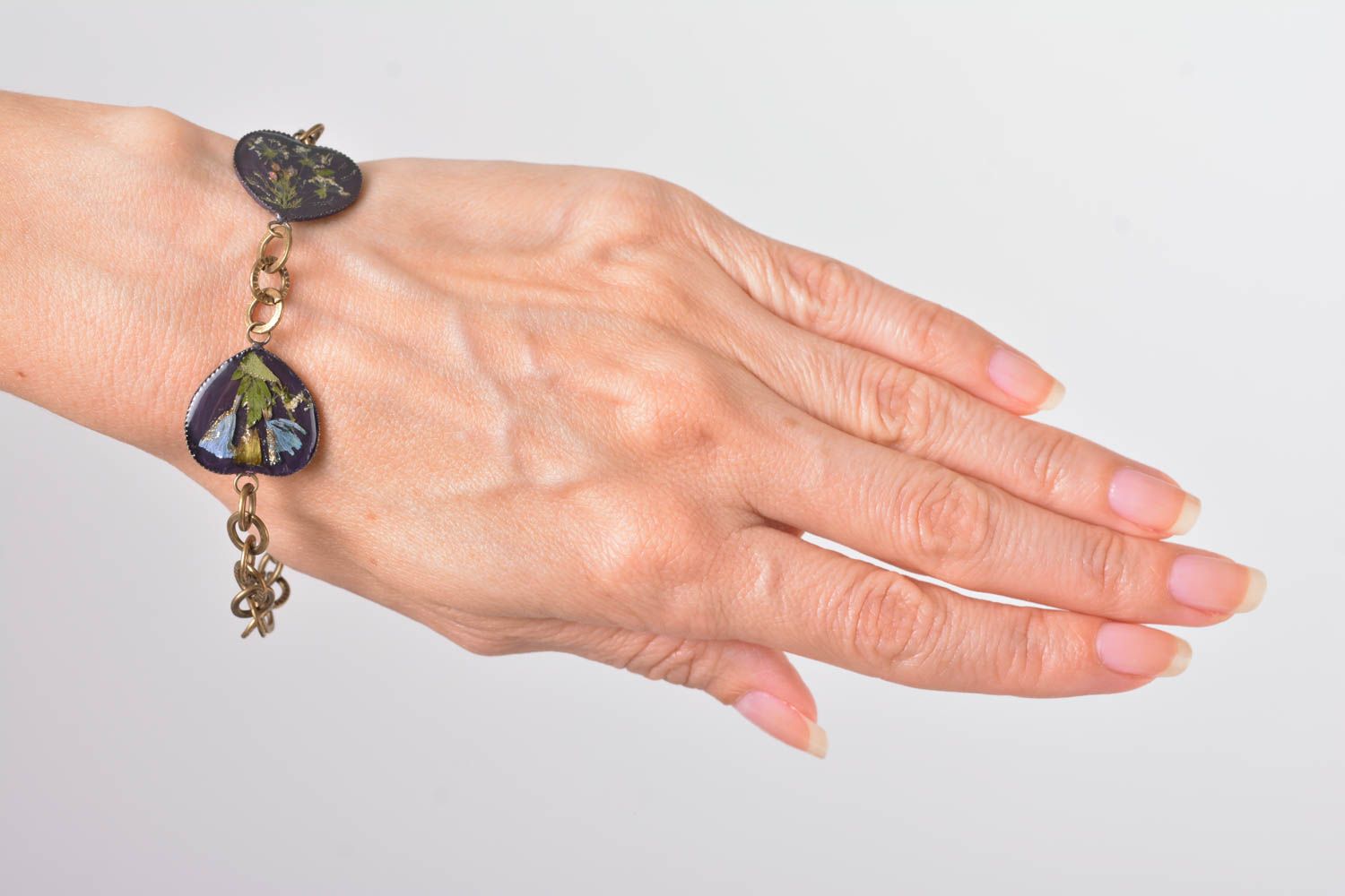 Bracelet chaîne en métal Bijou fait main avec éléments déco Accessoire femme photo 3
