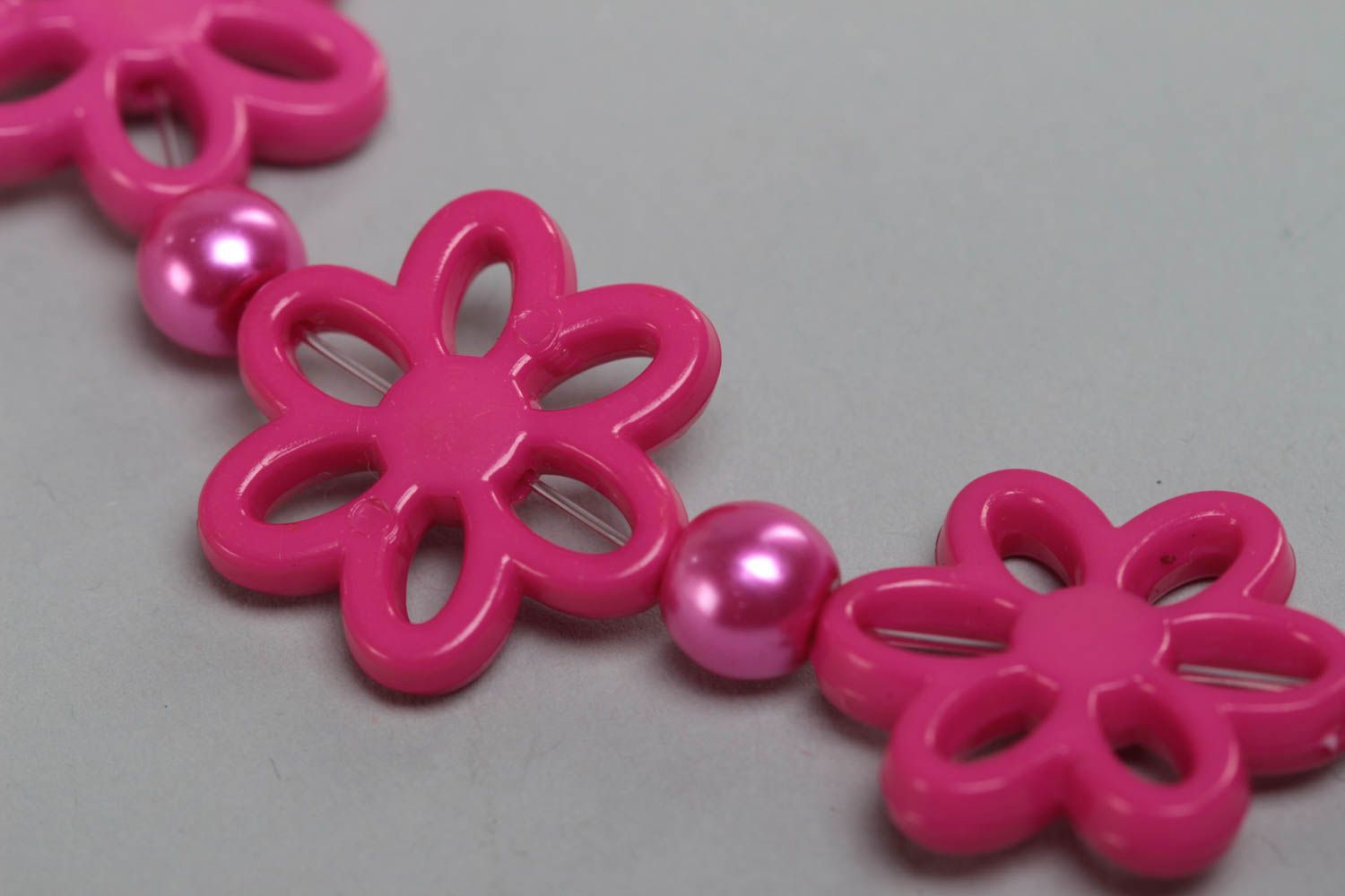 Stylish handmade children's pink bead necklace with flowers designer jewelry photo 4