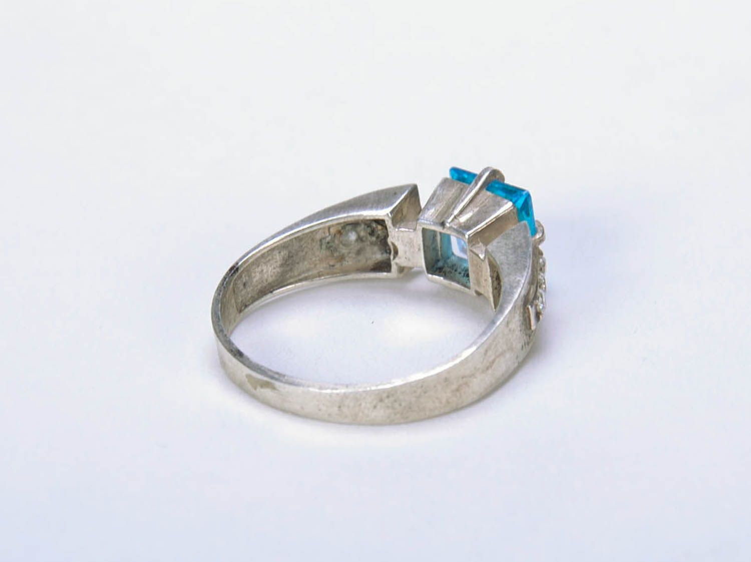 Silberner Ring mit blauem Stein foto 2