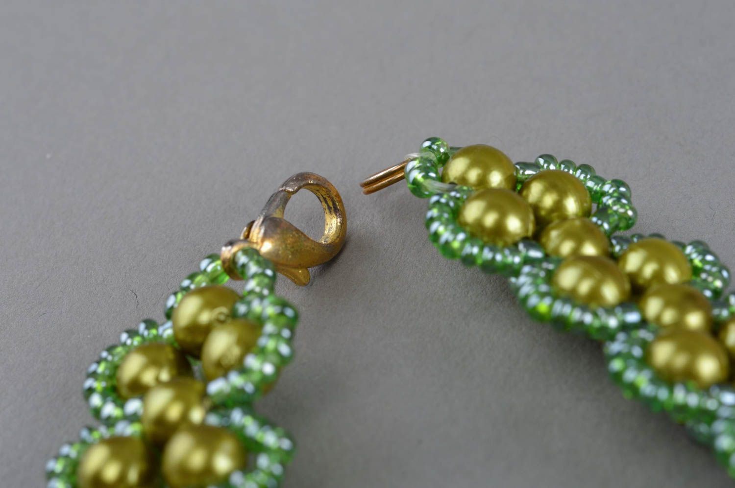 Collier en perles de rocaille et perles fantaisie vertes fait main original beau photo 4