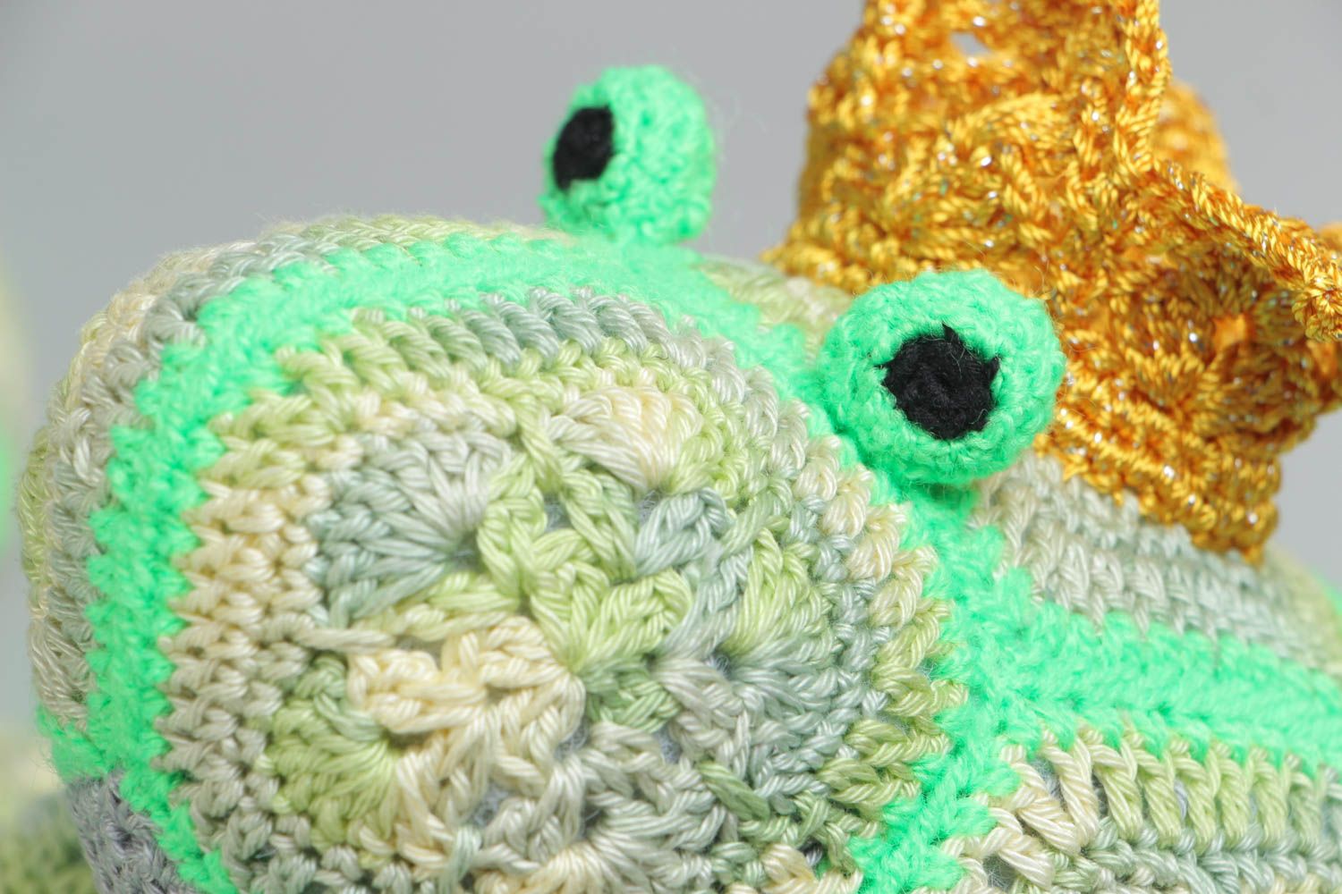 Juguete tejido a ganchillo artesanal con forma de rana para niños y decoración de casa  foto 4