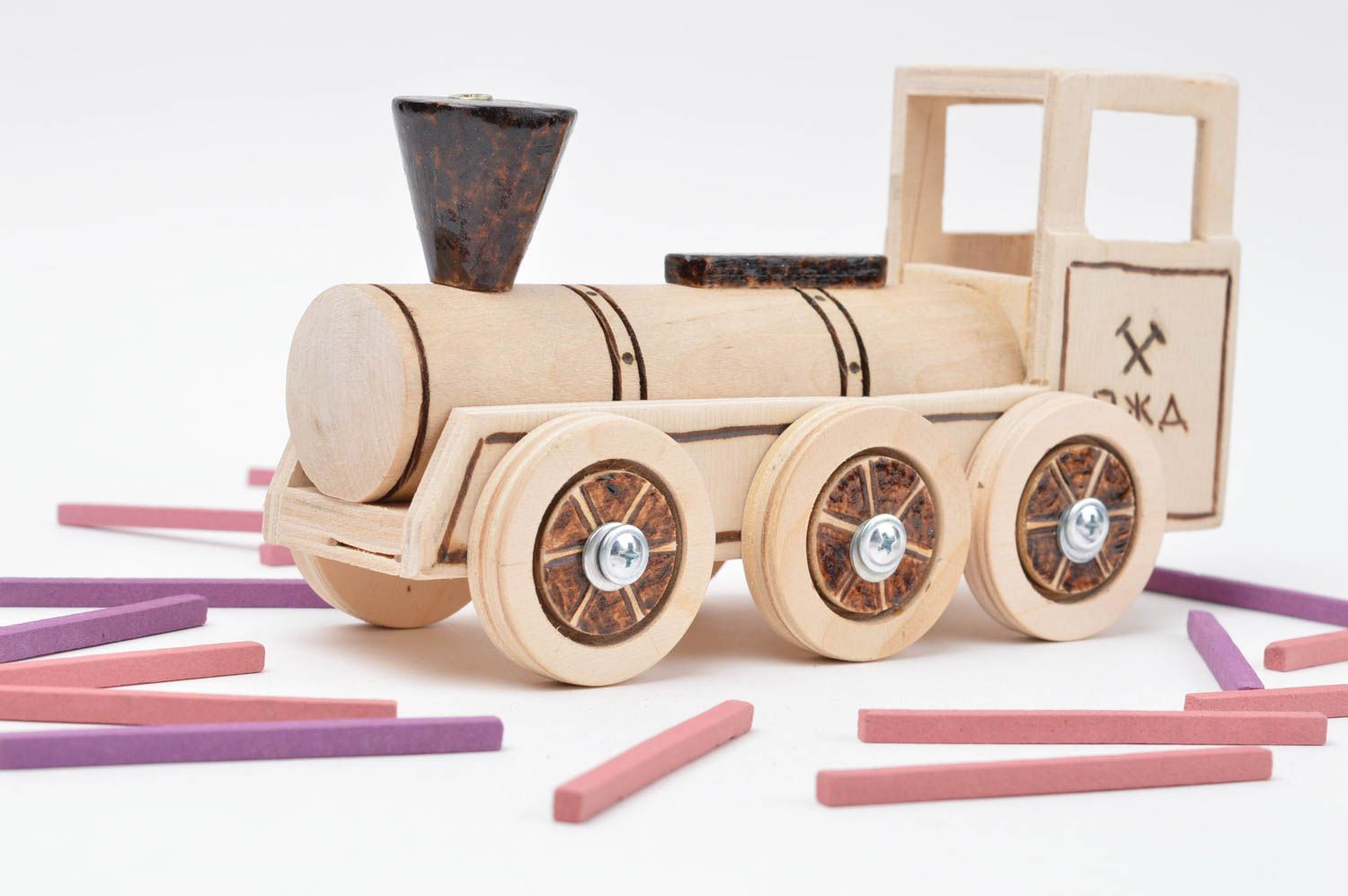 Handmade Dampflokomotive Spielzeug Fahrzeuge aus Holz Holzspielzeug für Kinder foto 1