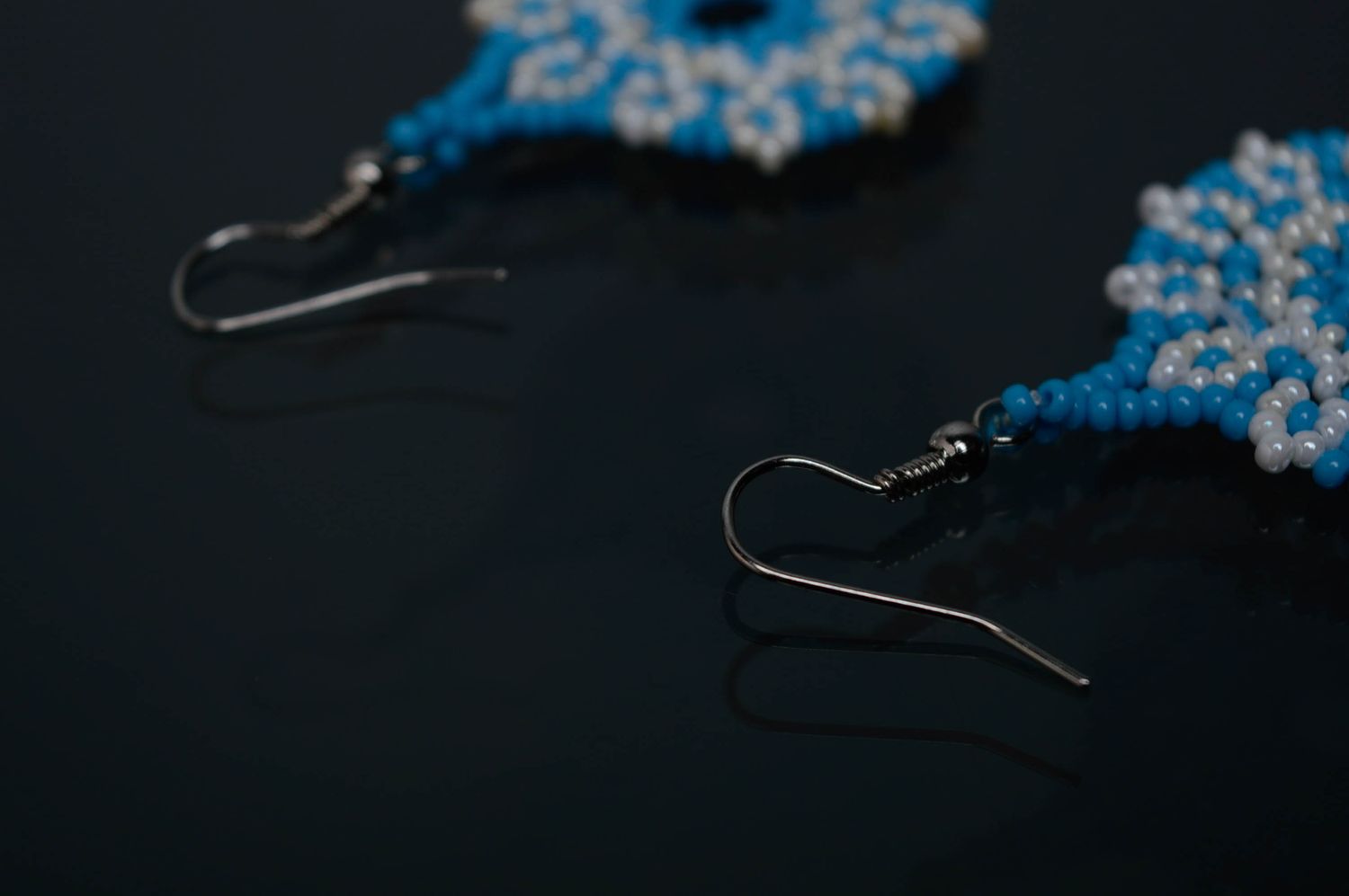 White and blue beaded earrings photo 5