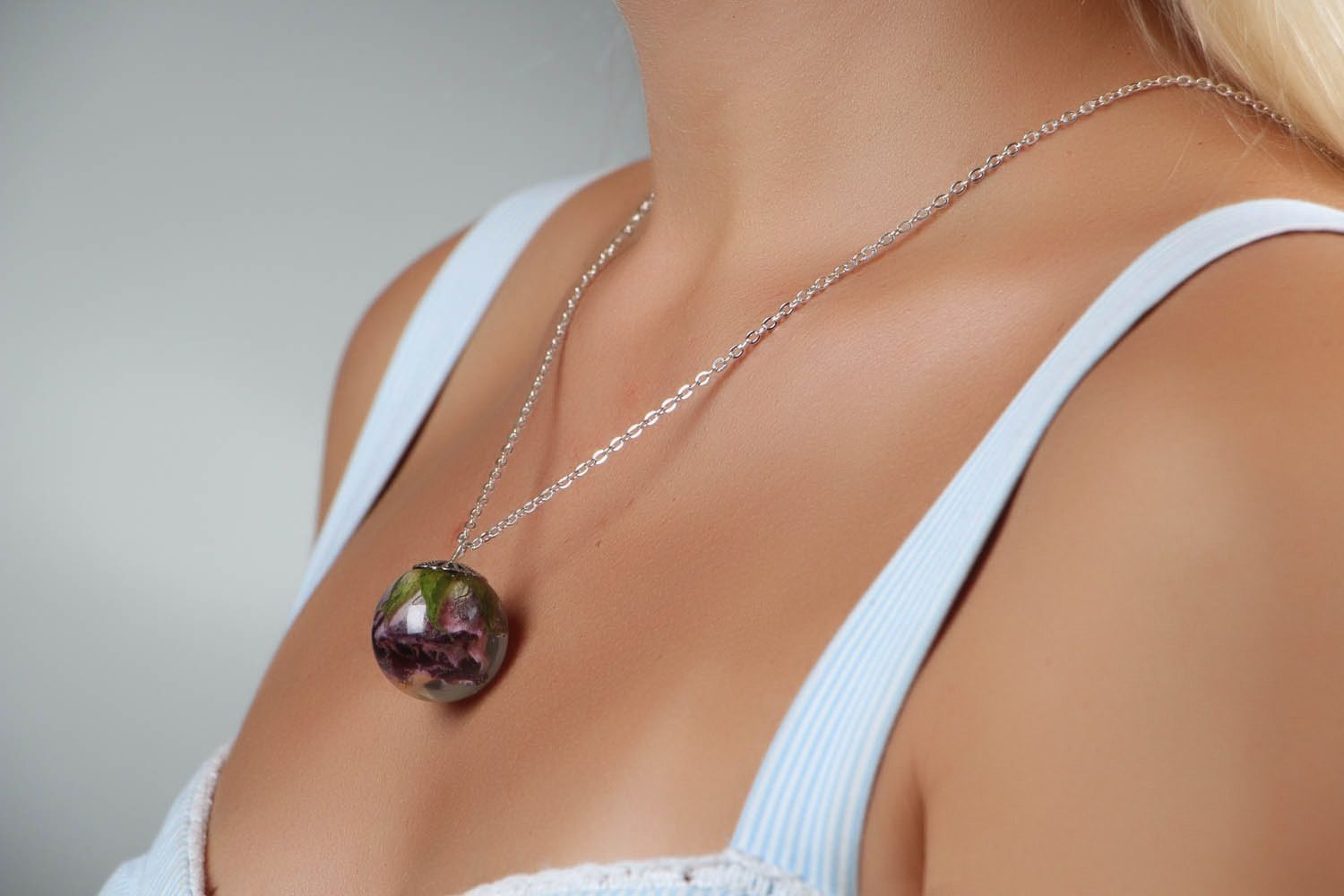 Ball pendant with natural rose photo 5