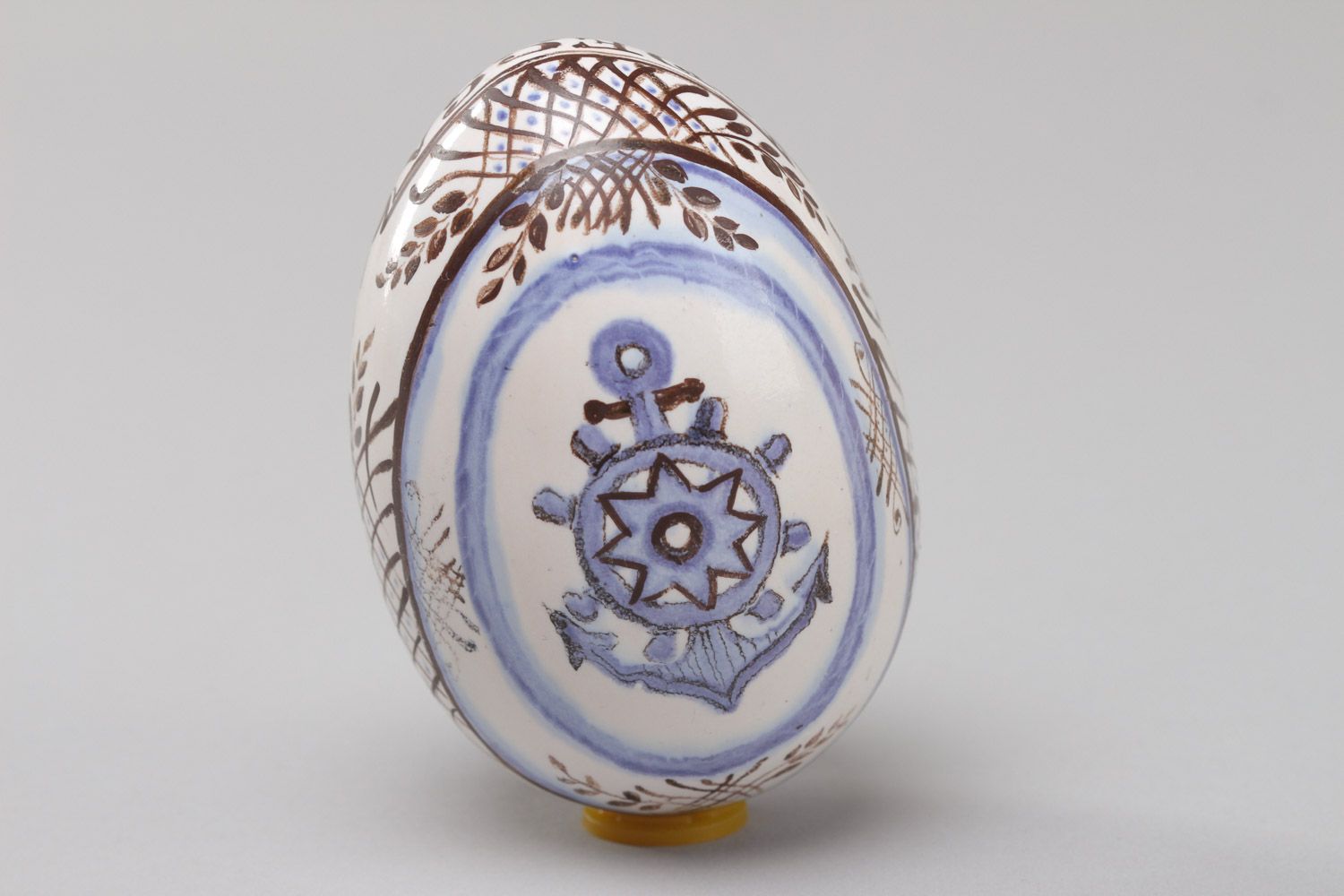 Декоративное яйцо керамическое с росписью и подставкой покрытое эмалью ручной работы фото 3