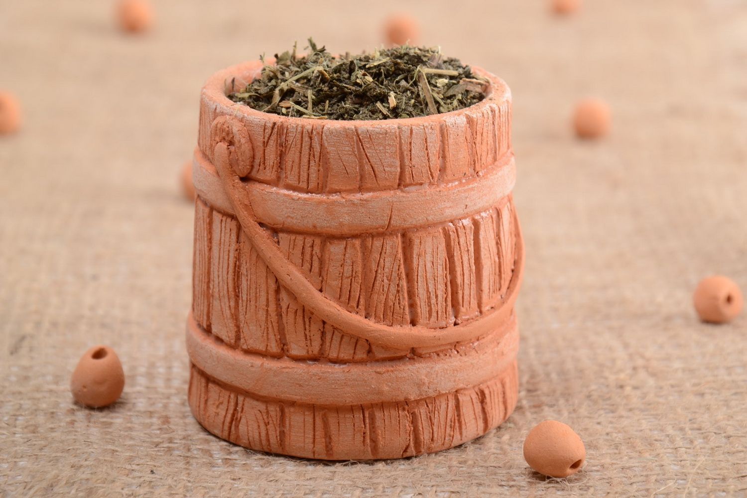Pot pour épices en céramique brun clair en forme de seau fait main ethnique photo 1
