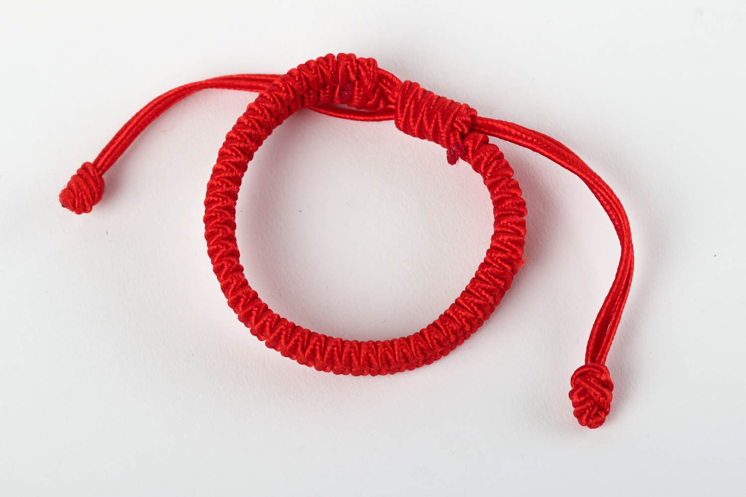 Pulsera de hilos rojos hecha a mano accesorio para mujer bisutería de moda   foto 2