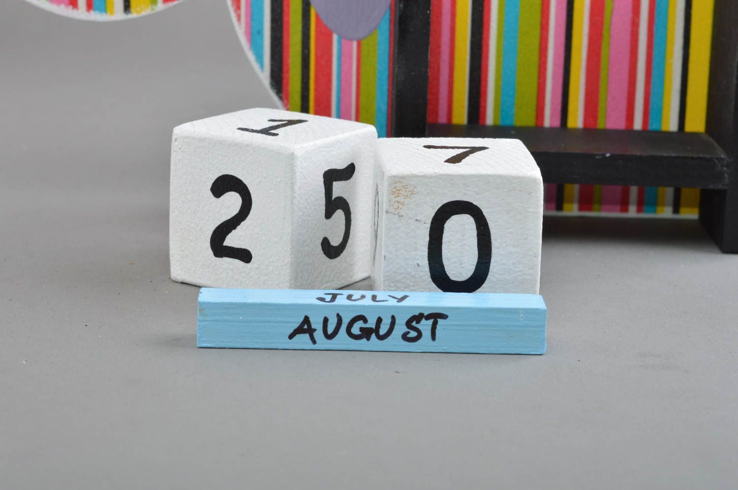 Mouton calendrier de bureau rayé multicolore fait main en bois serviettage photo 5