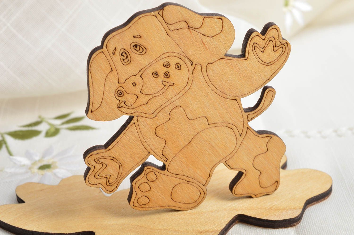 Sujet à décorer en bois brut fait main figurine chien plate pour serviettage photo 1
