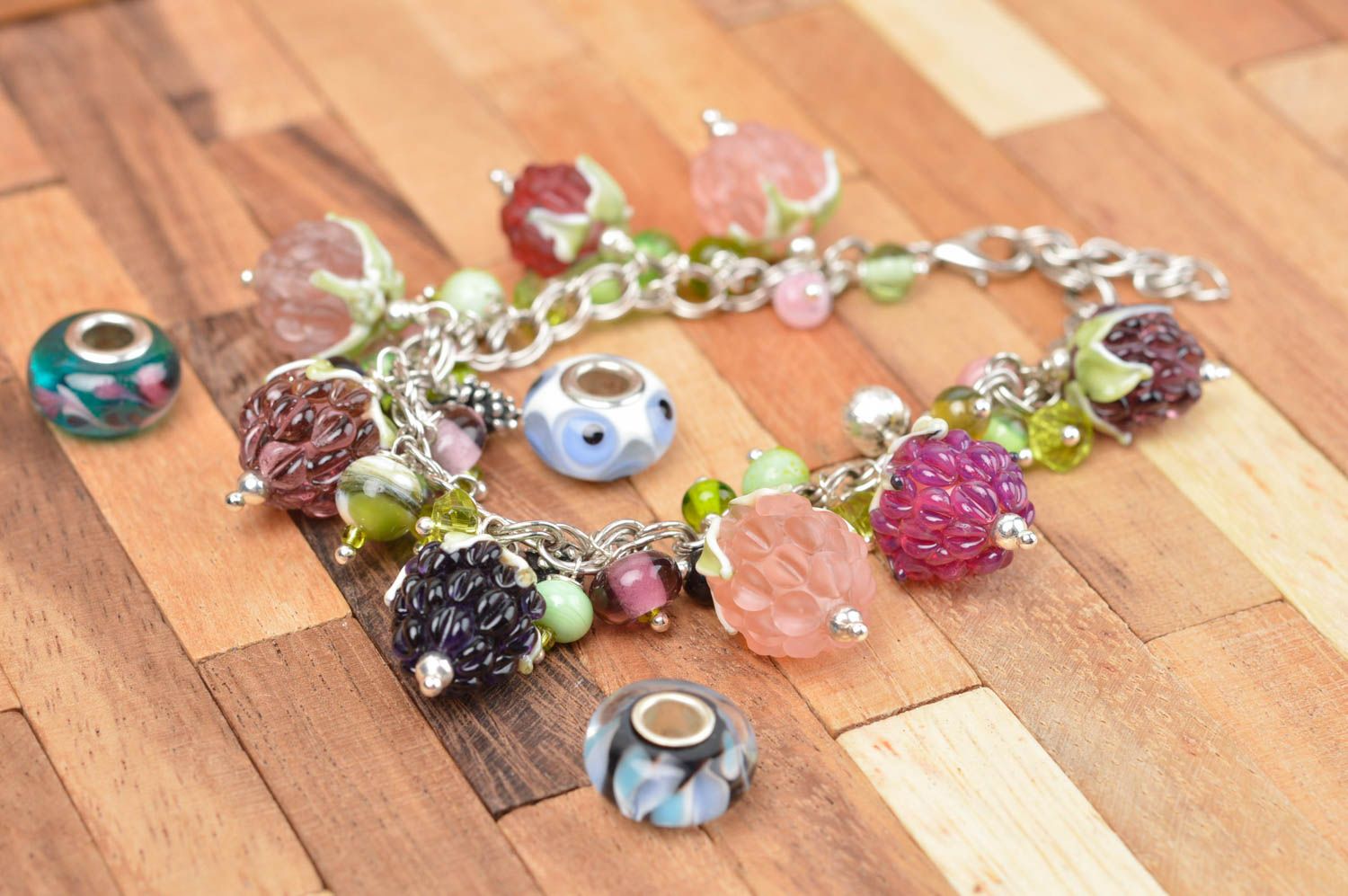 Bracelet perles en verre Bijou fait main baies multicolores Accessoire femme photo 1