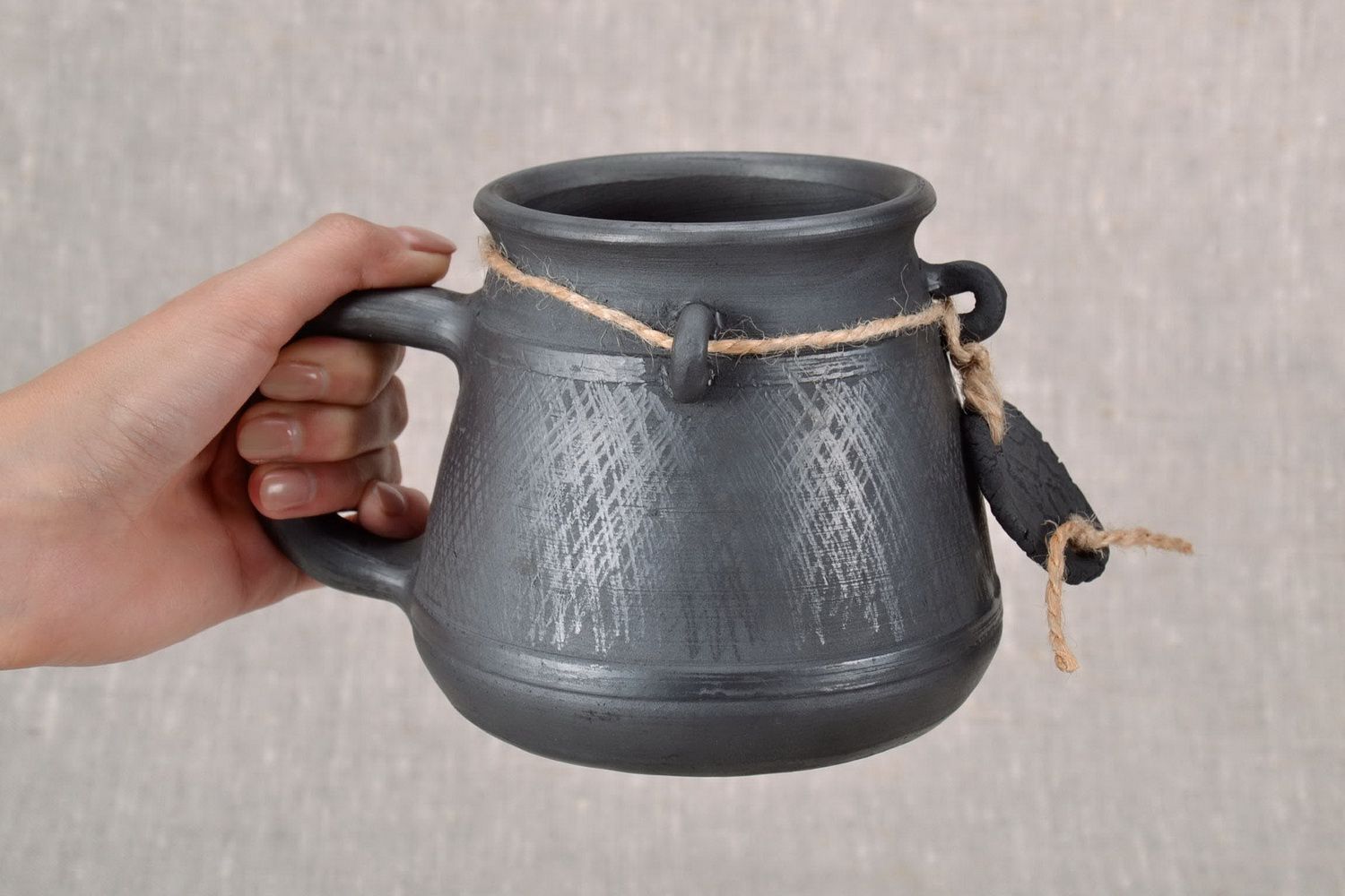 Tasse aus schwarz geräucherter Keramik foto 5