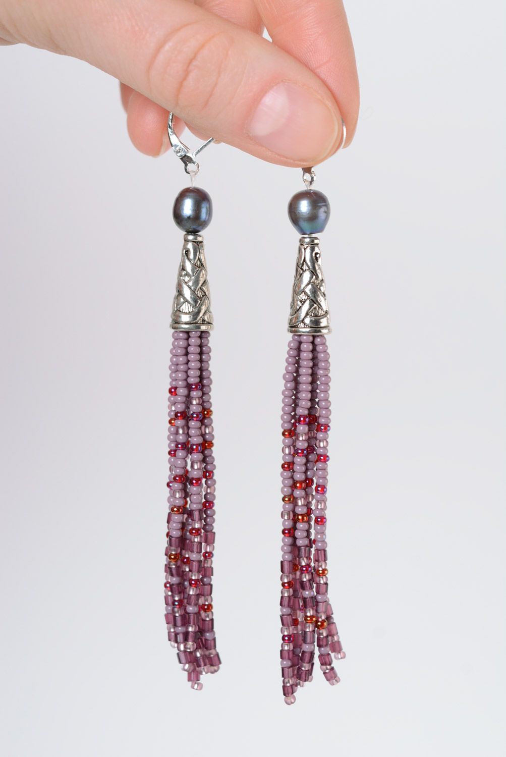 Unusual handmade long beaded earrings of lilac color with fringe and river pearl photo 2