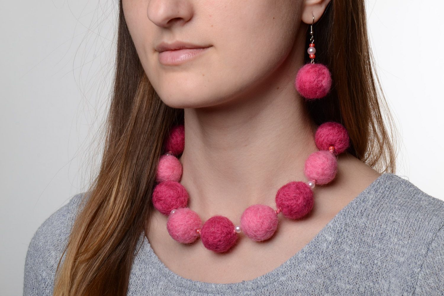 Handmade felted wool jewelry set 2 items pink ball necklace and earrings photo 1