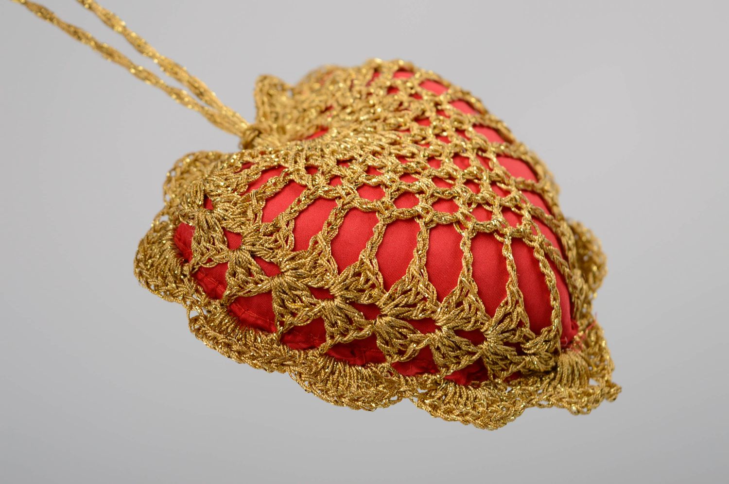 Golden crochet heart photo 2