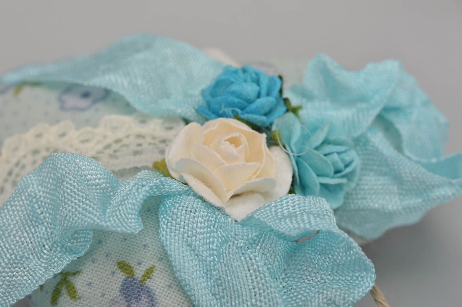 Интерьерная подвеска сердце с цветами с запахом ванили голубое ручной работы фото 5