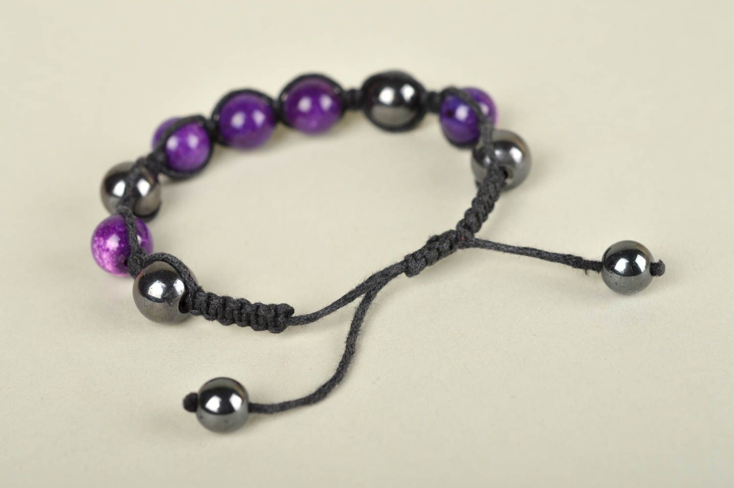 Браслет ручной работы авторская бижутерия фиолетовый модный браслет из бусин фото 4