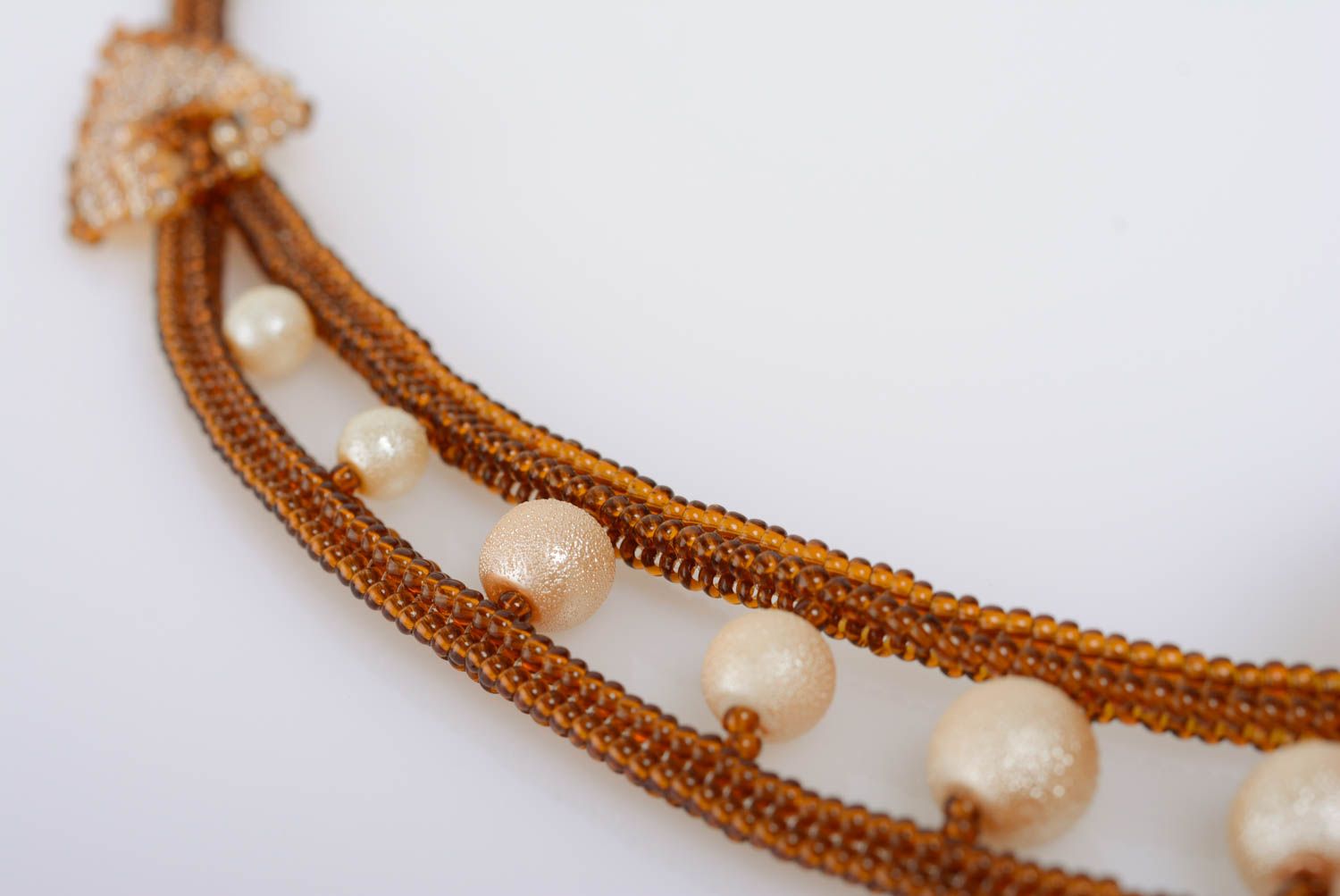 Unusual handmade woven beige beaded necklace with flower photo 5