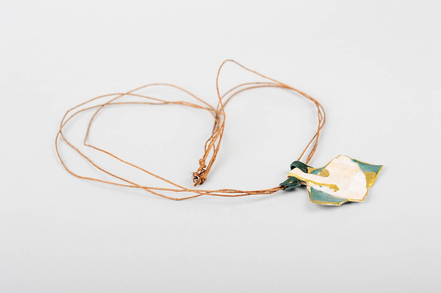 Бижутерия ручной работы украшение из глины авторское колье с кулоном на шнурке фото 3