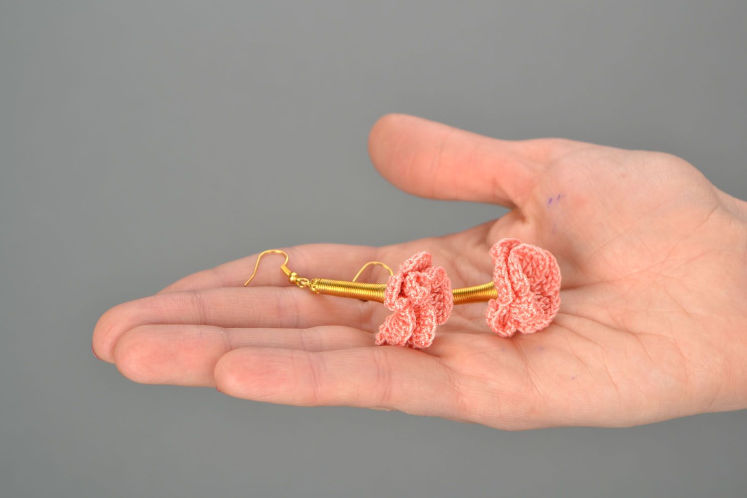 Crocheted flower earrings photo 2
