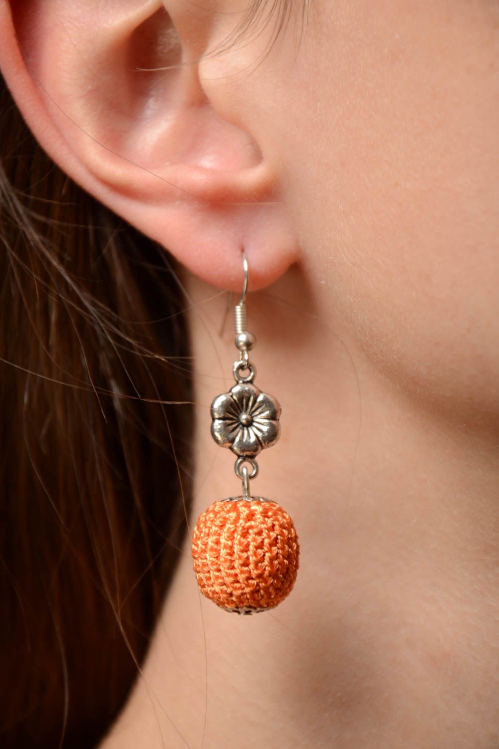 Boucles d'oreilles boules orange pendantes fils de coton originales faites main photo 2
