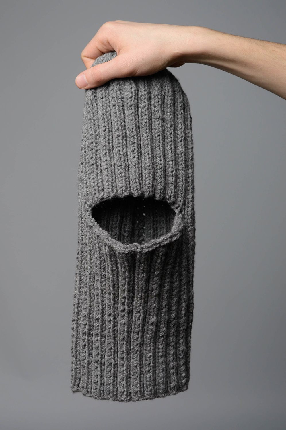 Cagoule tricotée en laine grise faite main photo 4