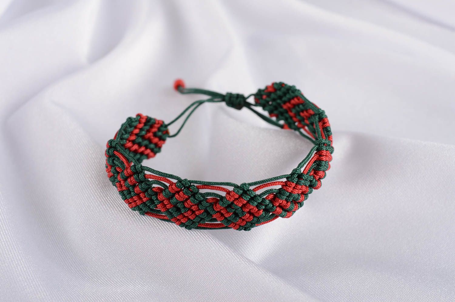 Bracelet textile Bijou fait main tressé en fils de nylon vert rouge Cadeau femme photo 1