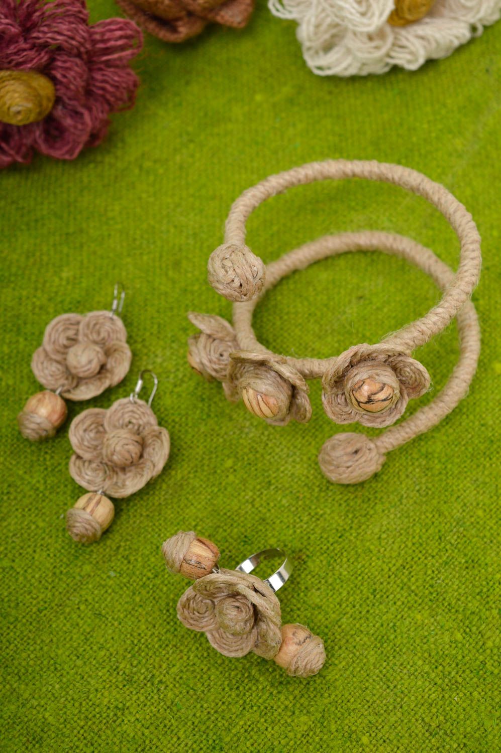 Parure de Bijoux fleurs fait main Bracelet boucles d'oreilles bague beiges photo 1