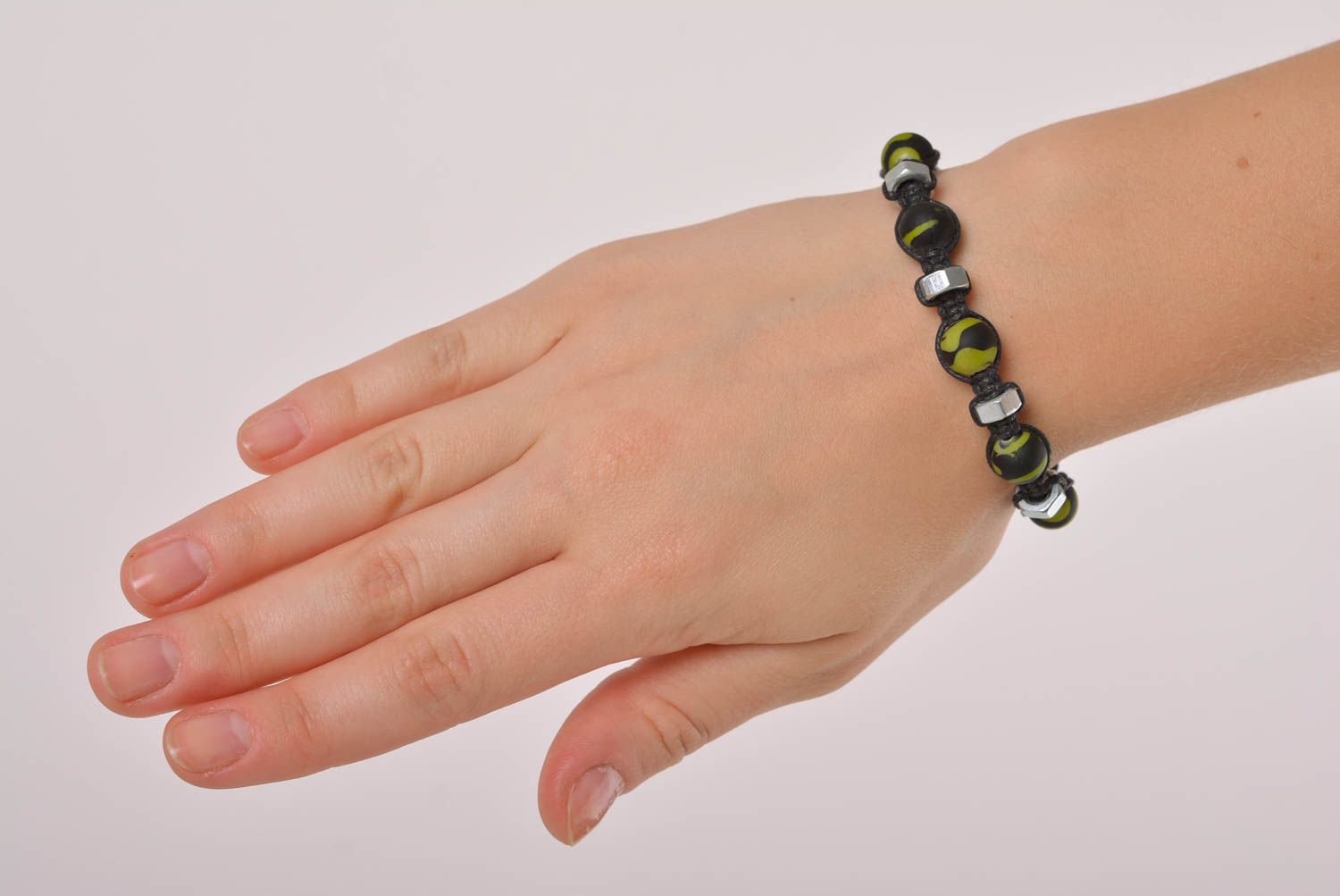 Bracelet original Bijou fait main avec perles et écrous Cadeau pour femme photo 3