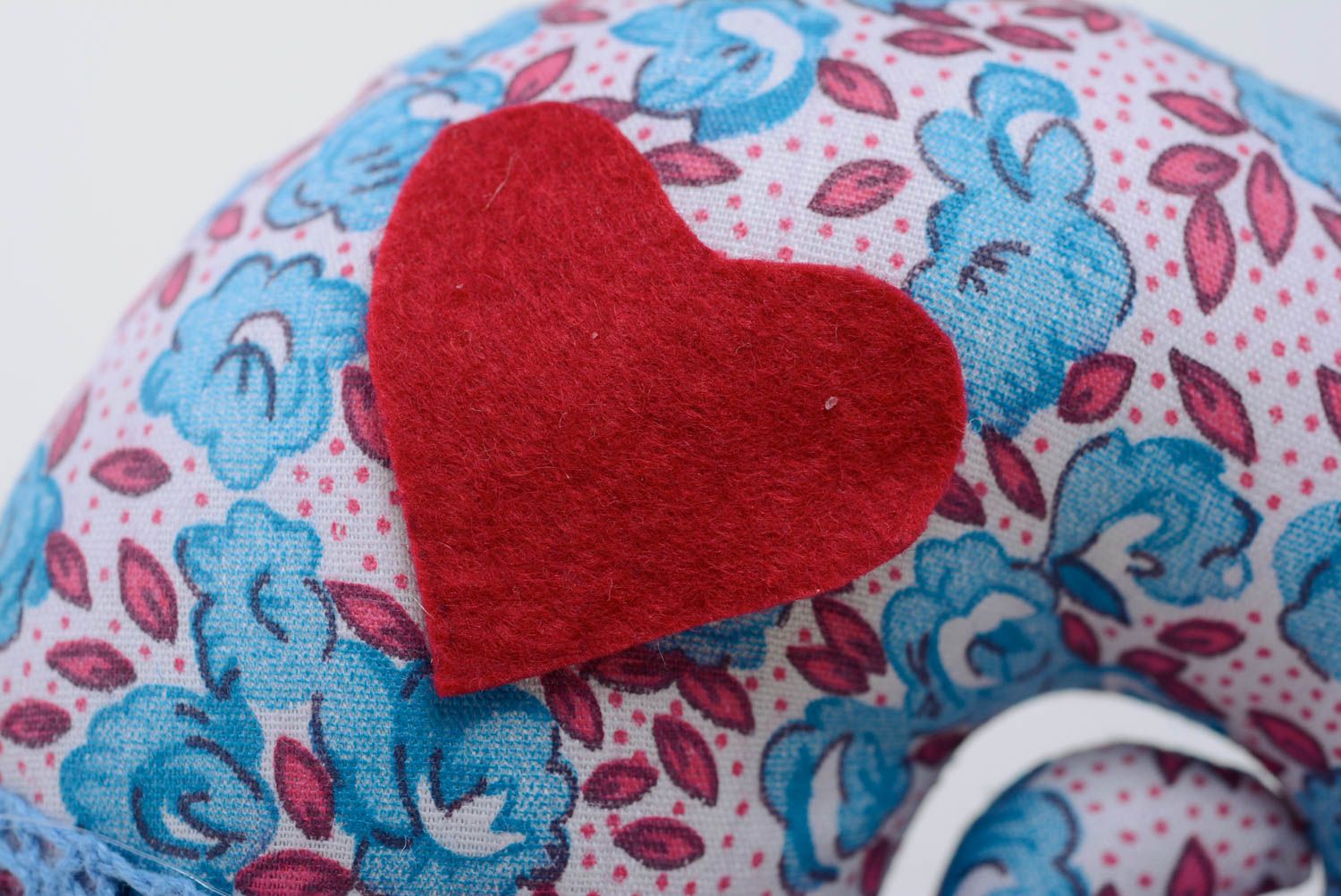 Jouet mou escargot fait main en tissu de coton décoratif original avec coeur photo 4