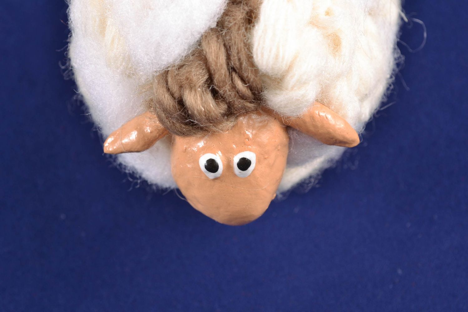 Статуэтка из папье-маше в виде овечки фото 3