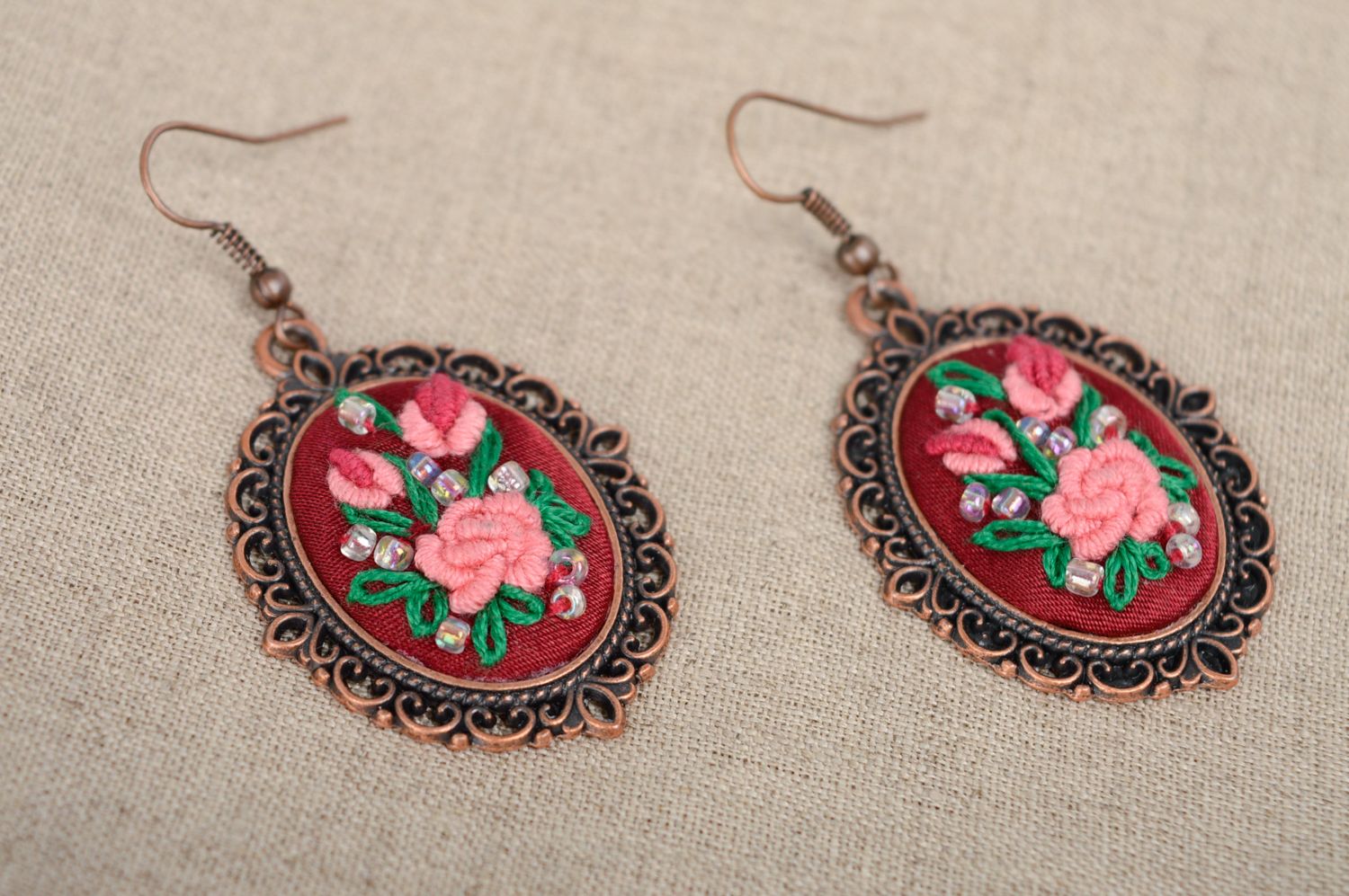 Rococo embroidered dangle earrings photo 1