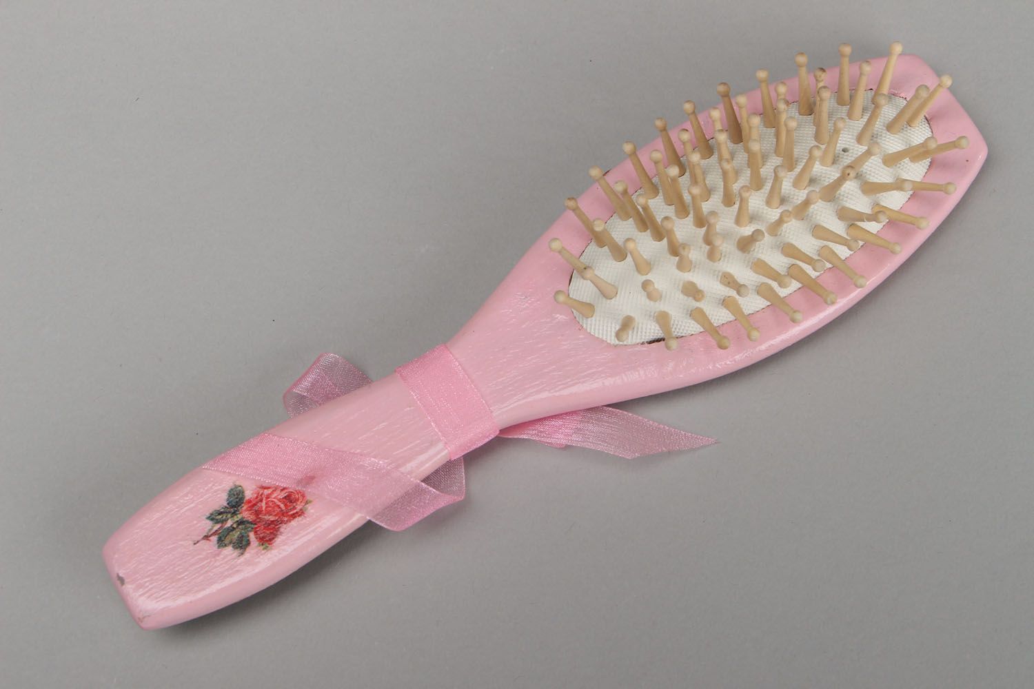 Brosse à cheveux en bois rose technique serviettage photo 1