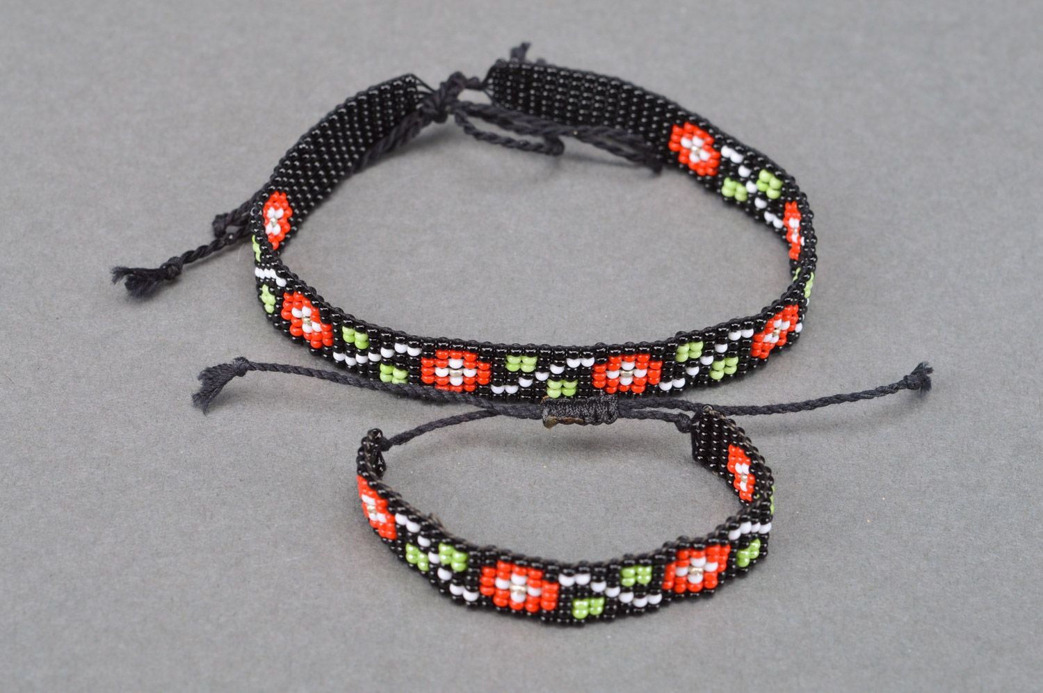Handmade bracelet with ties and necklace woven of Czech beads with red flowers photo 2