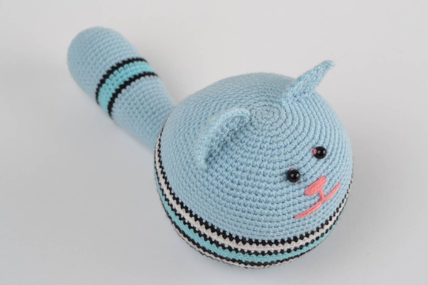Мягкая игрушка ручной работы вязаная кот антистрессовая голубая в полосочку фото 3