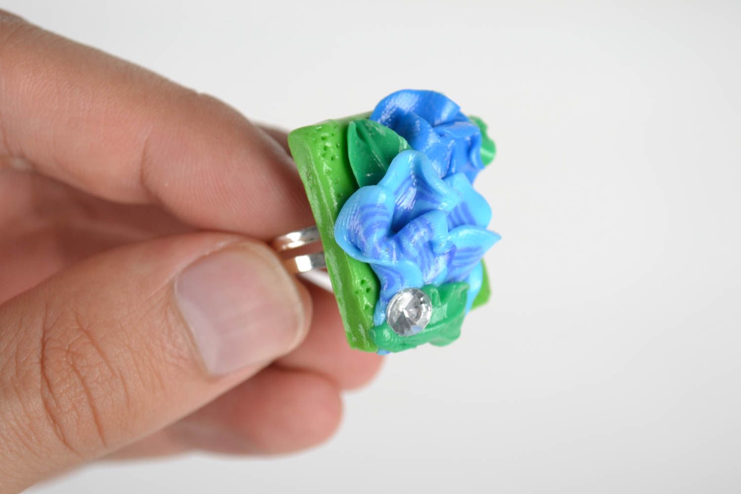 Голубое разъемное кольцо с цветами из полимерной глины аксессуар ручной работы  фото 5