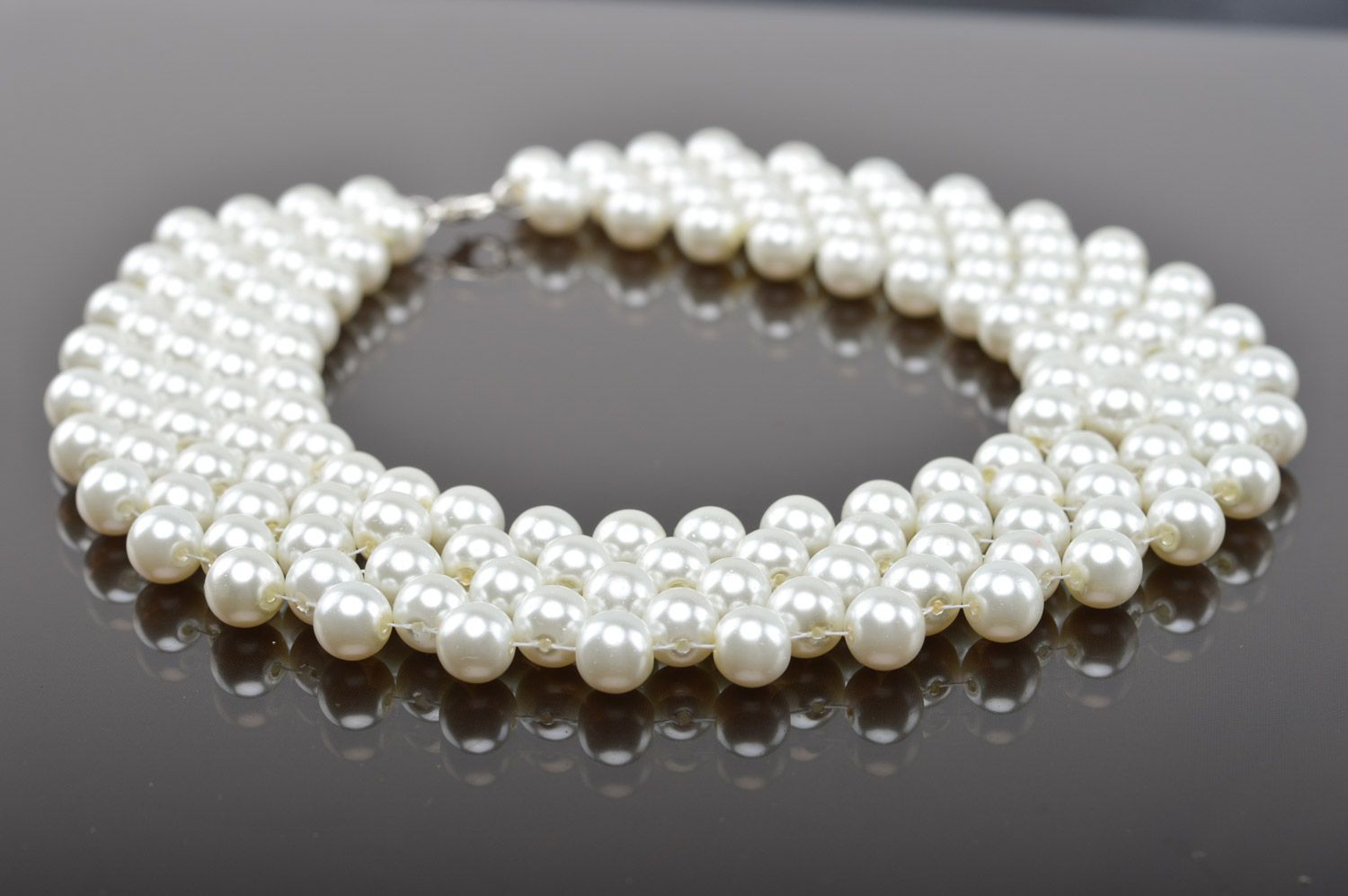 Collier tressé en perles d'imitation blanc fait main original pour femme photo 2