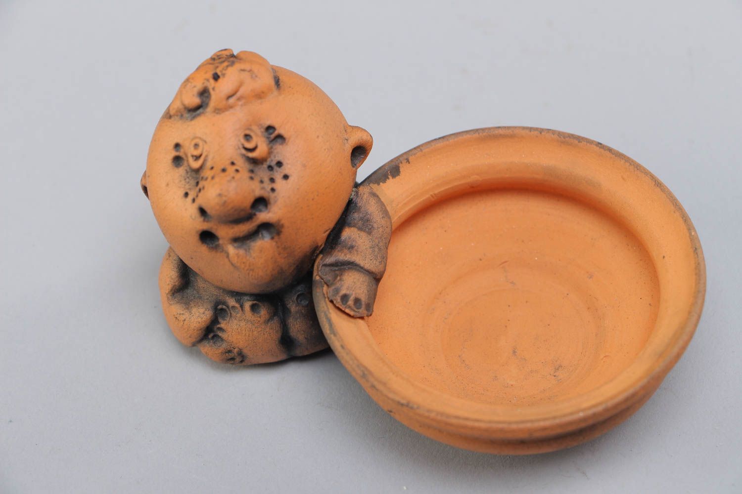 Salero de cerámica  divertido hecho a mano foto 3