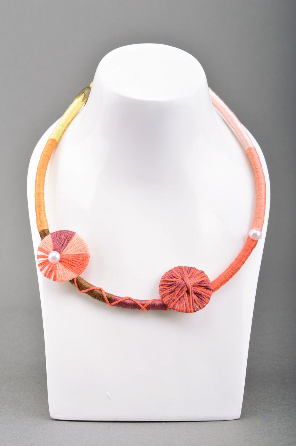 Künstlerisches handgemachtes oranges Collier aus Glasperlen für Frauen foto 3